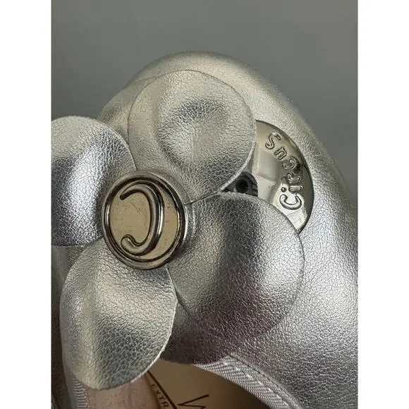 New Circus by Sam Edelman Silver Flats Size 7.5 - Picture 9 of 10